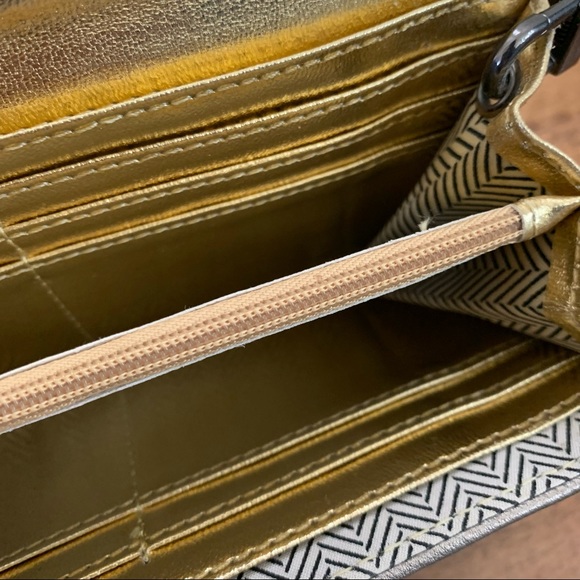 Steve Madden Metallic Silver Clutch with Metal Crossbody Strap (EUC) - Picture 6 of 9